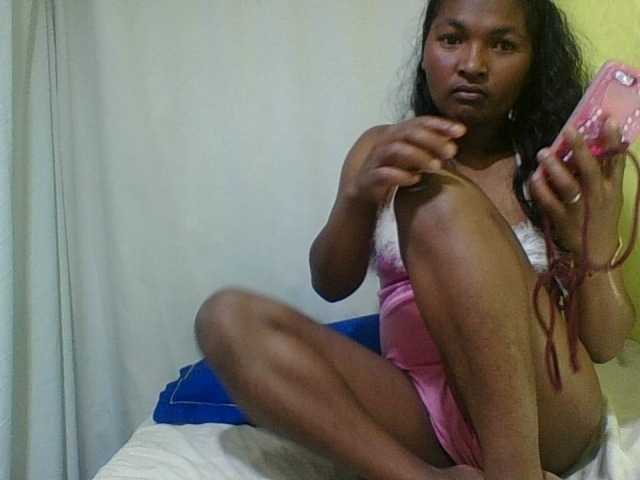 AZURAHRK webcam bongacams model stream image