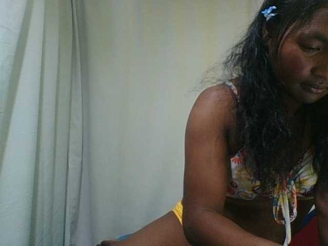 AZURAHRK webcam bongacams model stream image