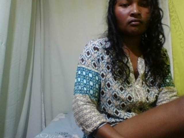 AZURAHRK live cam preview