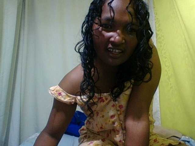 AZURAHRK live cam preview
