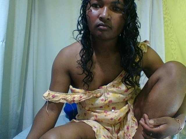 AZURAHRK live cam preview