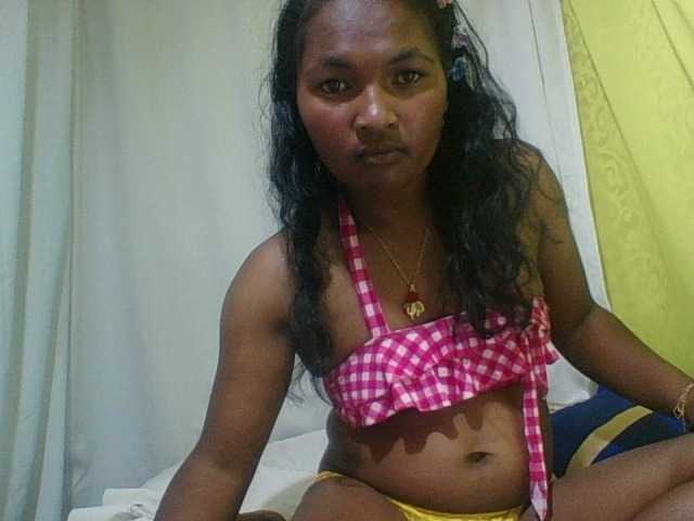 AZURAHRK webcam bongacams model stream image