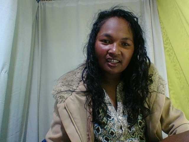 AZURAHRK live cam preview