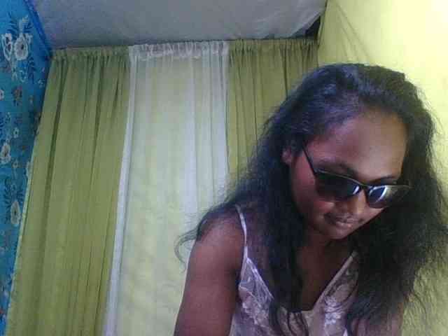 Azurahrk's cam show statistics and live stream
