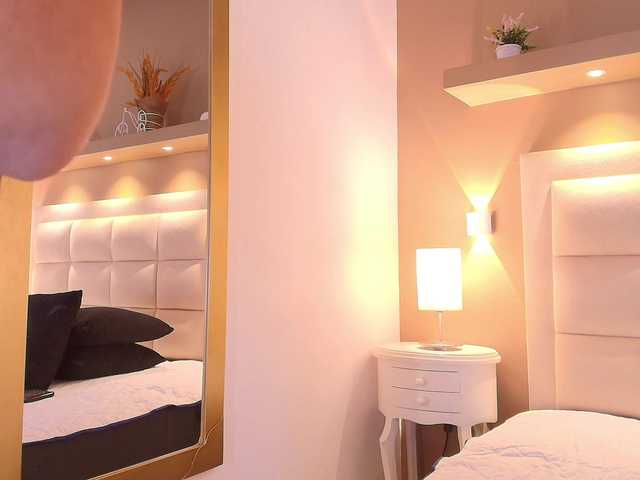 PaulaMonroe live cam preview
