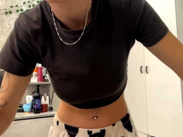 MarieDrakeford live cam on BongaCams