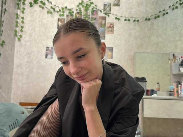 MarieDrakeford live cam on BongaCams