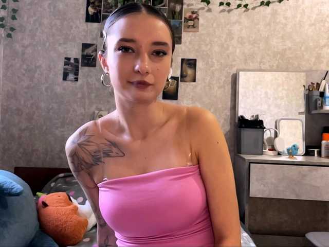 MarieDrakeford live cam on BongaCams