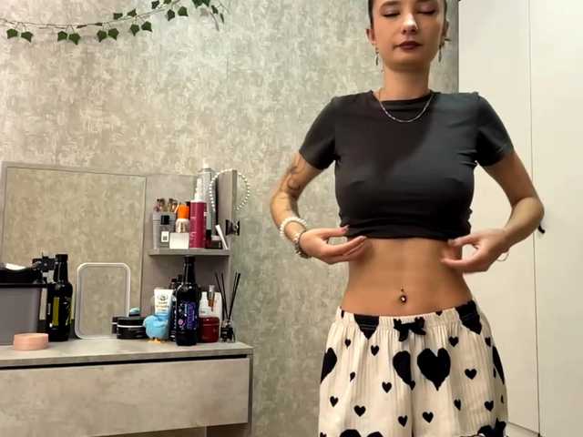 MarieDrakeford live cam on BongaCams