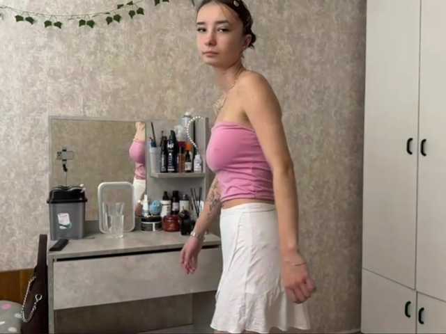 MarieDrakeford, live now on BongaCams