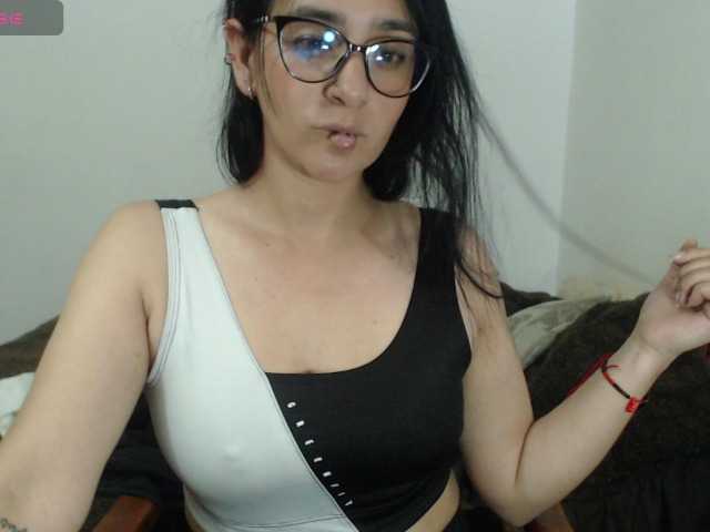 ashleylove11, en directo ahora en BongaCams