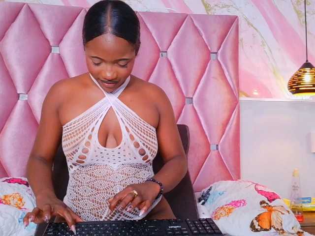 TIFFANY-EVANS live cam preview