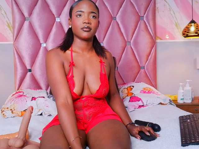 TIFFANY-EVANS live cam preview