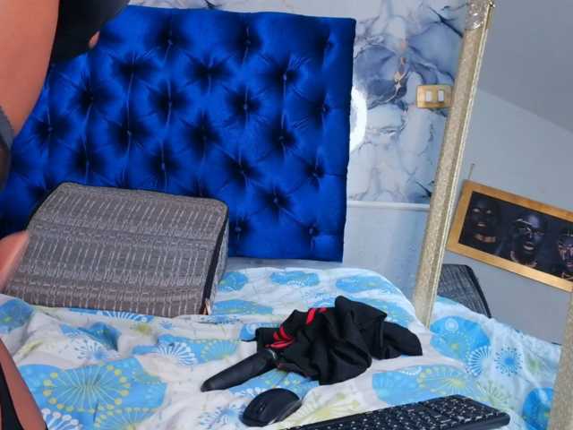 TIFFANY-EVANS live cam preview