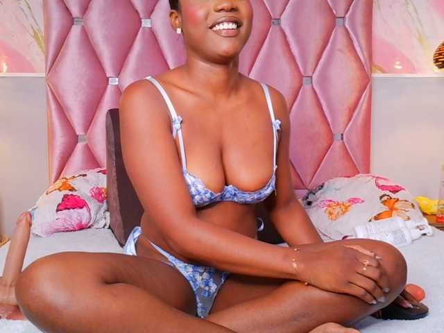 TIFFANY-EVANS live cam preview
