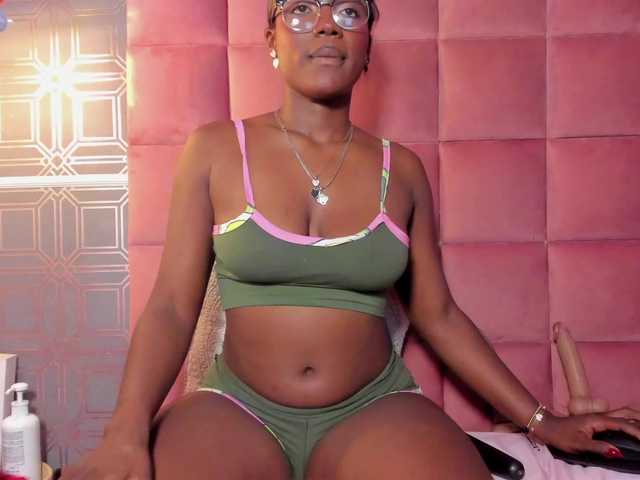 TIFFANY-EVANS live cam preview