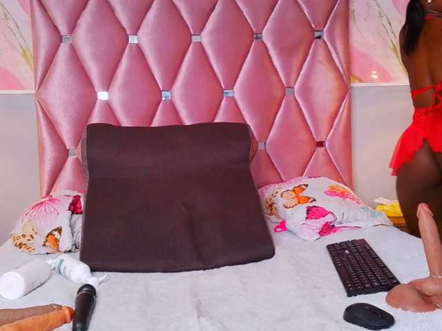 TIFFANY-EVANS live cam preview