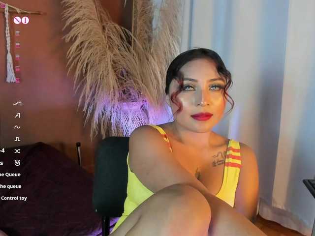 naia-cruzz live cam on BongaCams