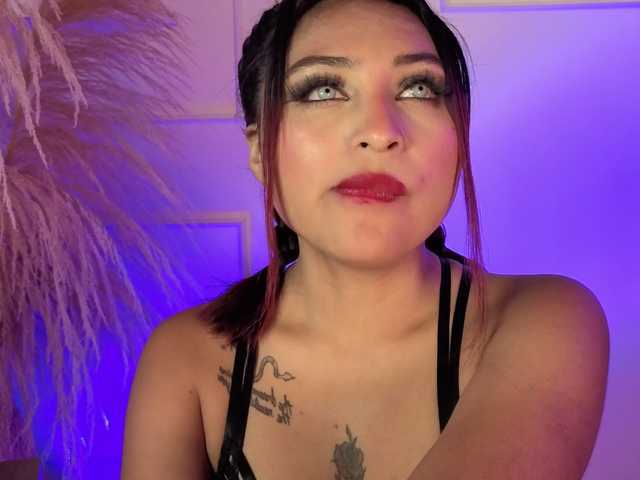 naia-cruzz live cam on BongaCams
