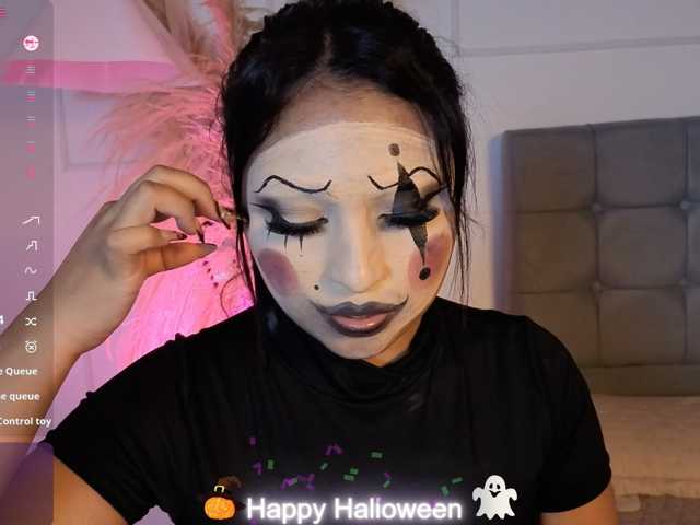 naia-cruzz, live now on BongaCams