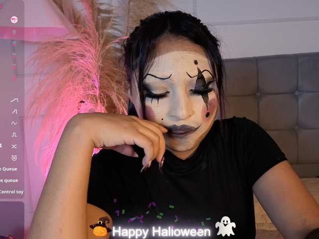 naia-cruzz, live now on BongaCams