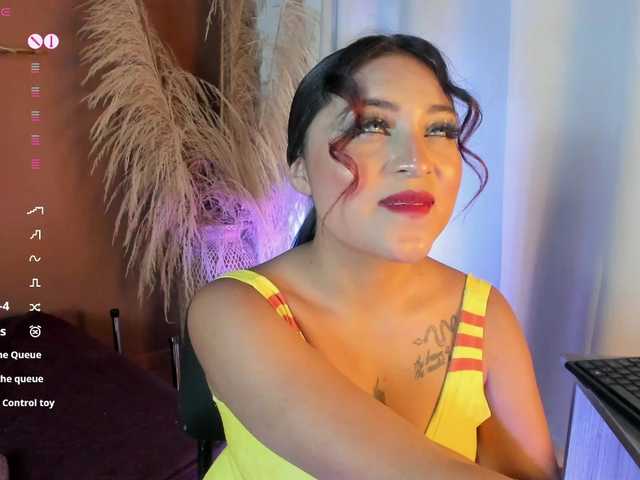 naia-cruzz live cam on BongaCams