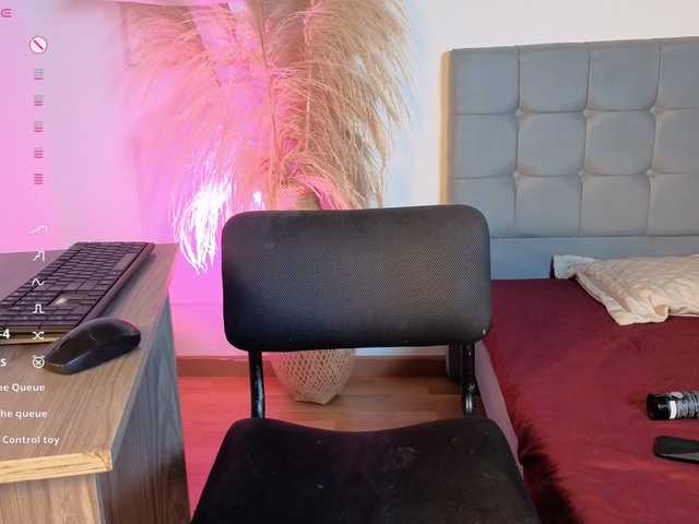naia-cruzz live cam on BongaCams
