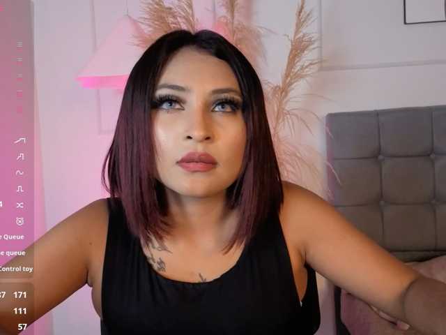 naia-cruzz live cam on BongaCams