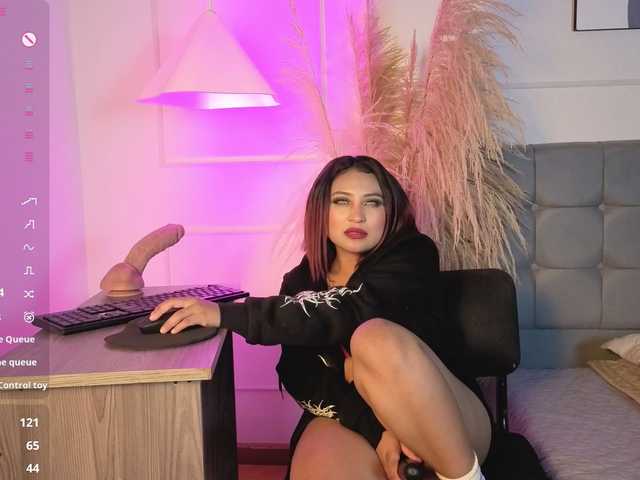 naia-cruzz live cam on BongaCams