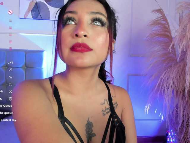naia-cruzz live cam on BongaCams