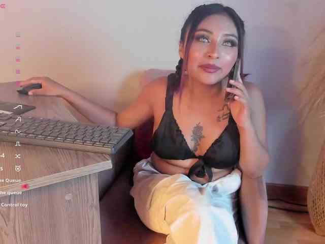 naia-cruzz webcam