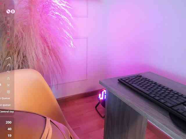 naia-cruzz webcam