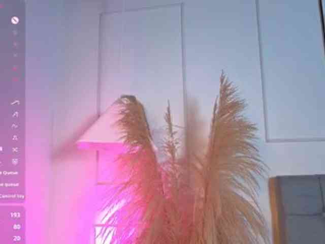 naia-cruzz webcam