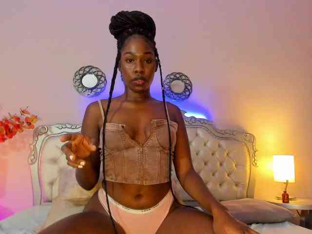 Niky-Brownn webcam