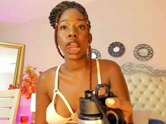 Niky-Brownn webcam