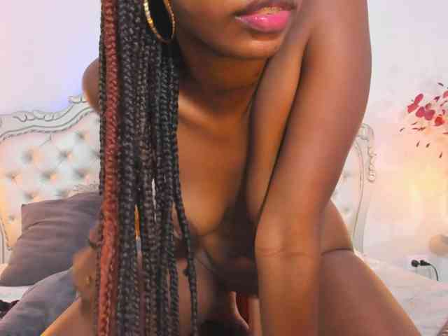 Niky-Brownn webcam