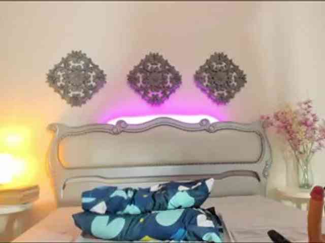 Niky-Brownn webcam