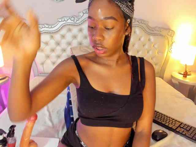 Niky-Brownn webcam
