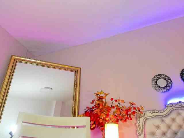 Niky-Brownn webcam