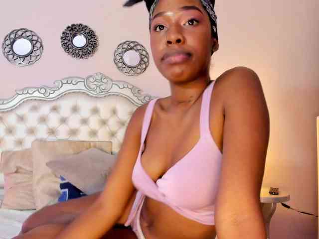 Niky-Brownn webcam