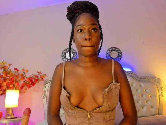 Niky-Brownn webcam