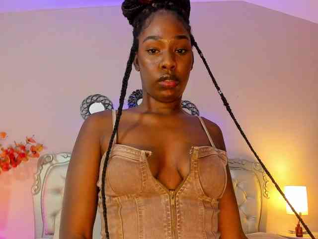 Niky-Brownn webcam