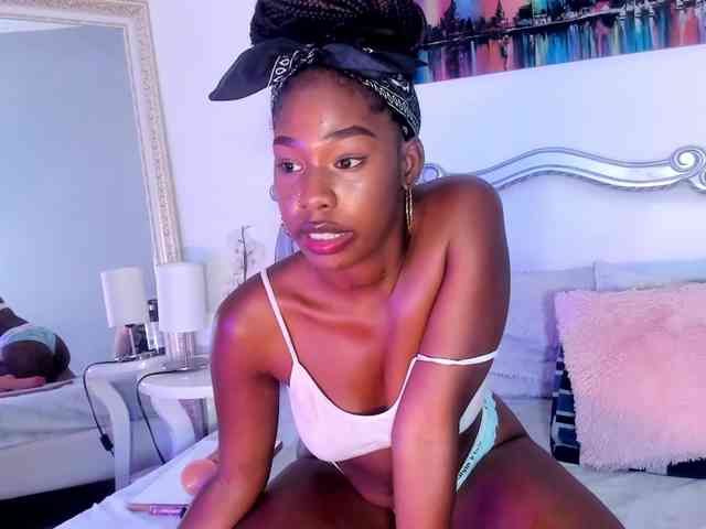 Niky-Brownn webcam