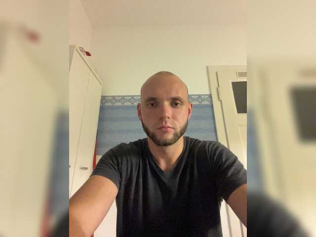 LuckyBoyy11 live cam