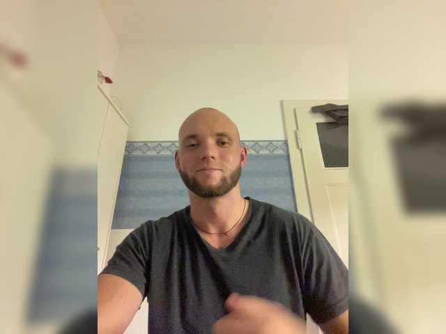 LuckyBoyy11 live cam