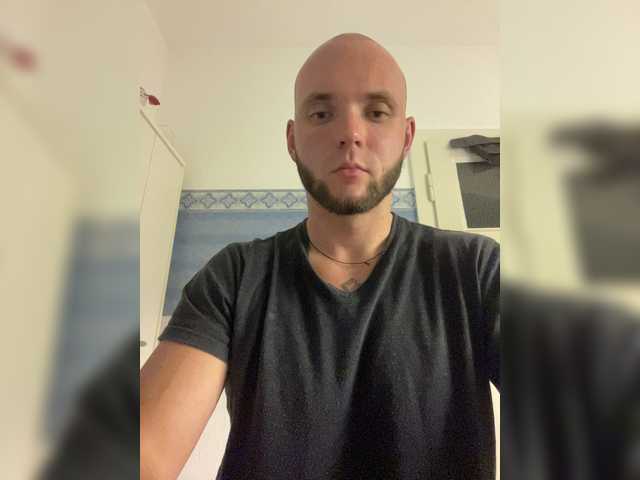 LuckyBoyy11 live cam