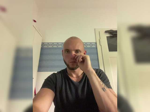 LuckyBoyy11 live cam