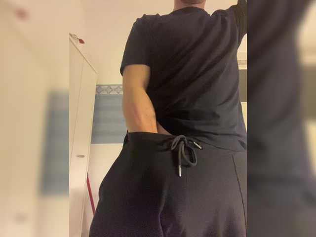 LuckyBoyy11 live cam