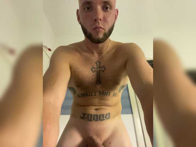 LuckyBoyy11 live cam
