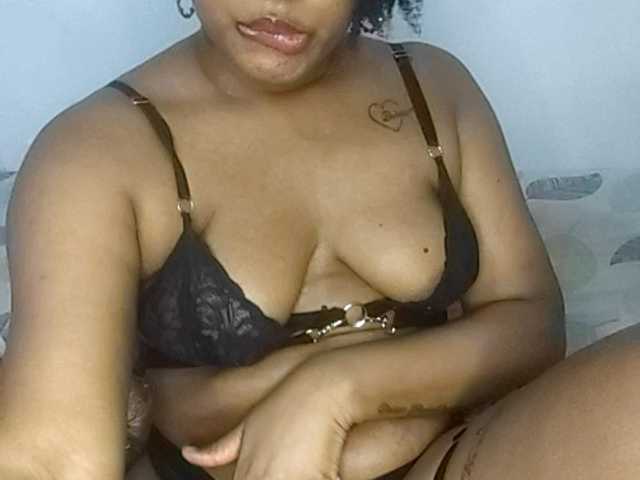 Angiee1 live cam on BongaCams